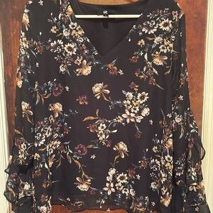 Junior’s IZ Byer blouse color Black with flowers Size X-LARGE